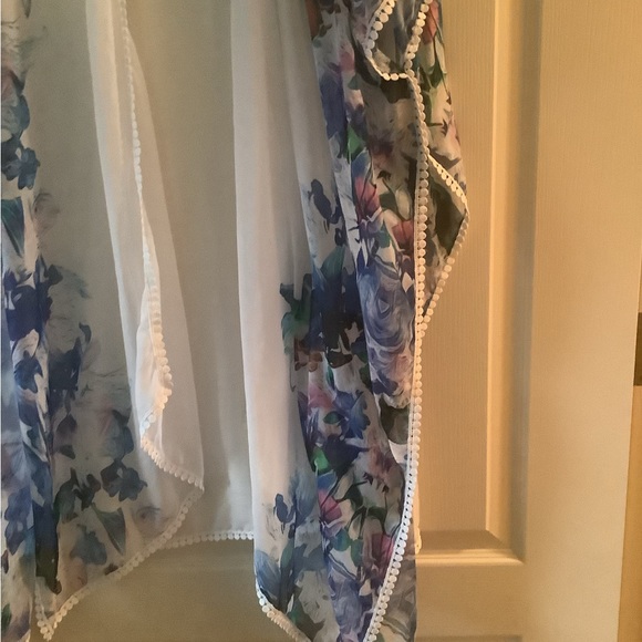 Coverup light weight sheer white w flowers 🌺 size OS lined with dots ope - Picture 8 of 16